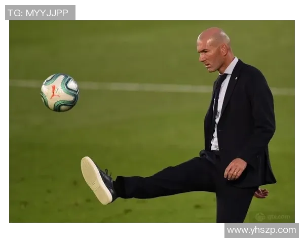 足球巨星的荣耀征程:从青涩到巅峰的冠军之路