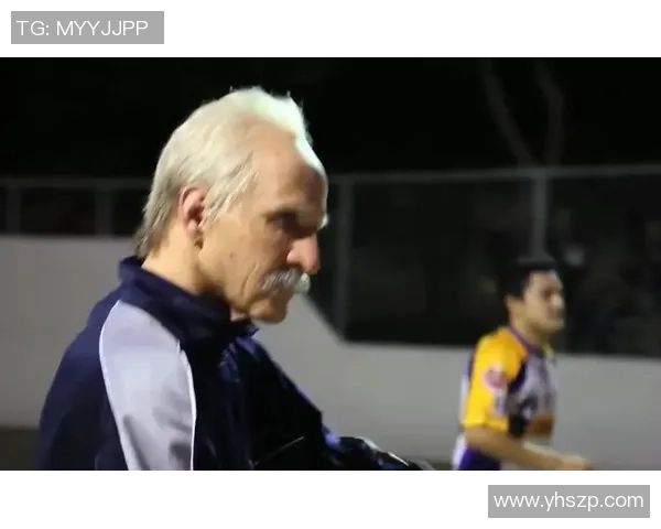 足球明星贾尼尔被路人偶遇瞬间引发热议引起众人围观称呼响亮